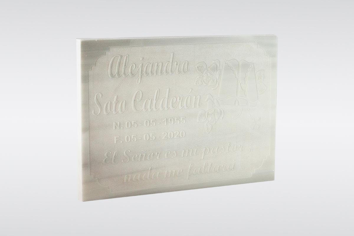 Placa de mármol blanco con relieve