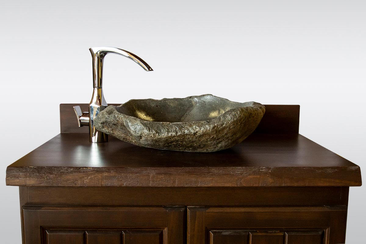 Lavamanos de piedra de río